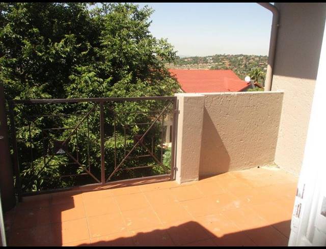 2 BEDROOM TOWNHOUSE FOR SALE IN BASSONIA